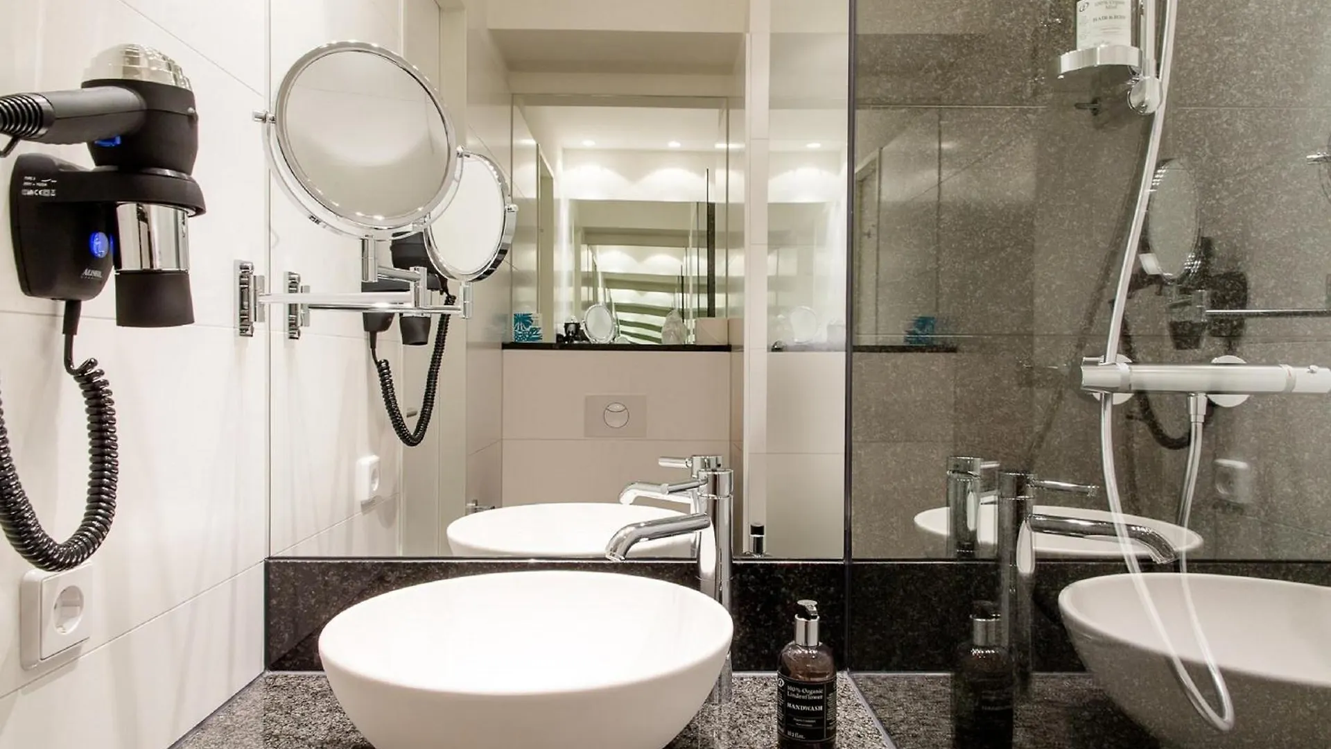 Motel One Wien-Donau City Hotel Vienna